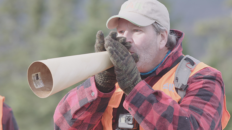 mario jean qui appelle l'orignal pour la chasse dans expedition extreme