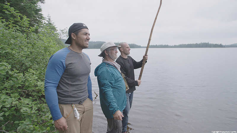 francis bouillon avec étienne boulay et le maître de survie en forêt pour expédition extreme
