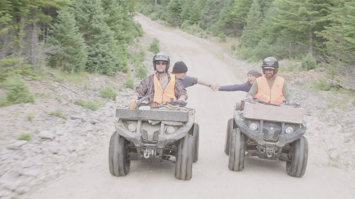 mariloup wolfe et le maitre de survie à bord de VTT pour expédition extreme